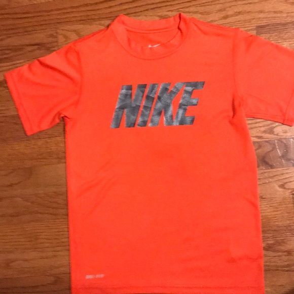 boys orange nike shirt